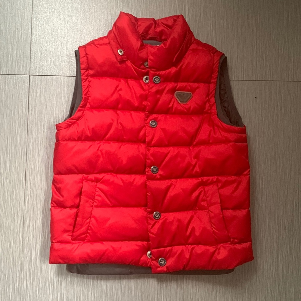 Short sleeve vest.